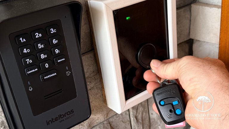 Modern 2-Bed Apt with BBQ in Gramado