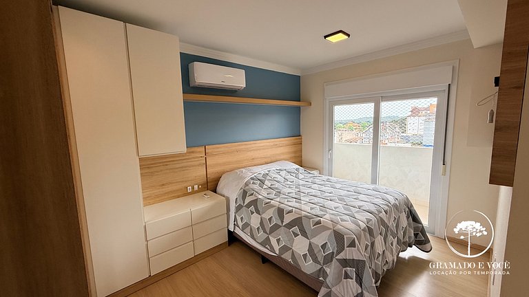 Central Apt with Cathedral View