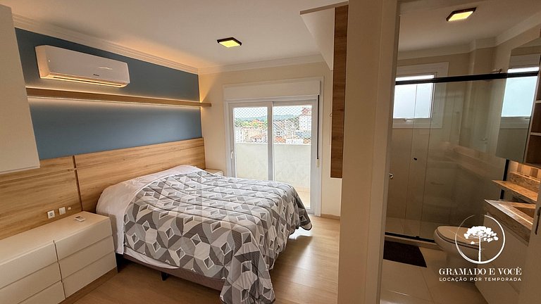 Central Apt with Cathedral View