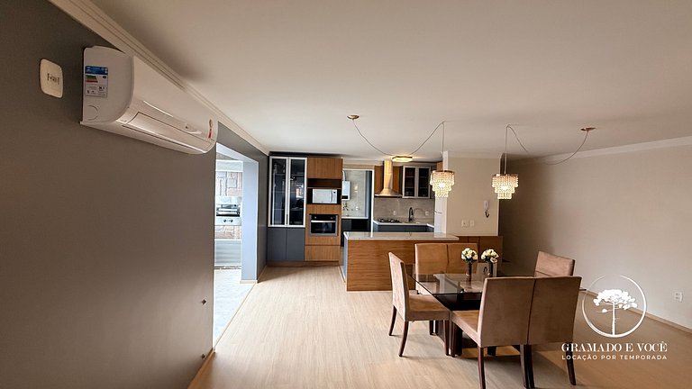 Central Apt with Cathedral View