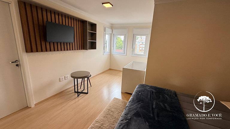 Central Apt with Cathedral View