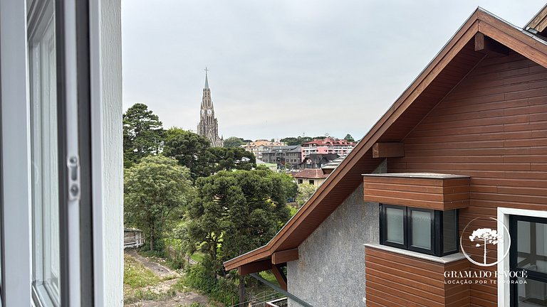 Central Apt with Cathedral View