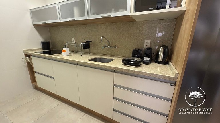 Modern Apartment right next to Criamigos Park!