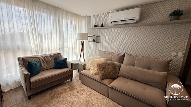 Fully equipped apartment near Hollywood Dream Car