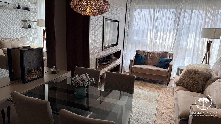 Fully equipped apartment near Hollywood Dream Car