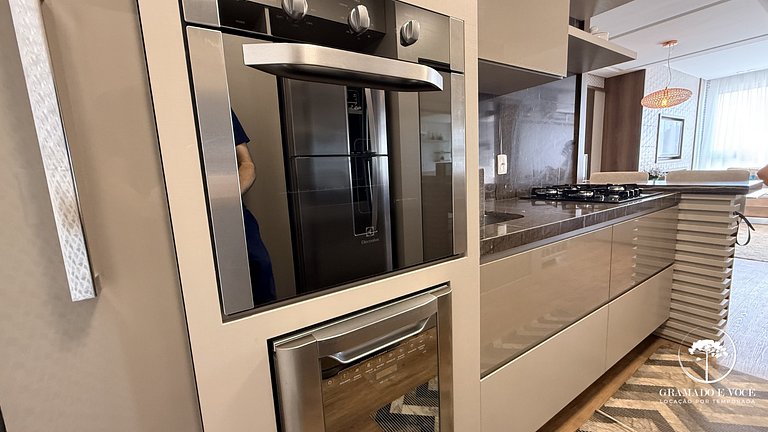 Fully equipped apartment near Hollywood Dream Car