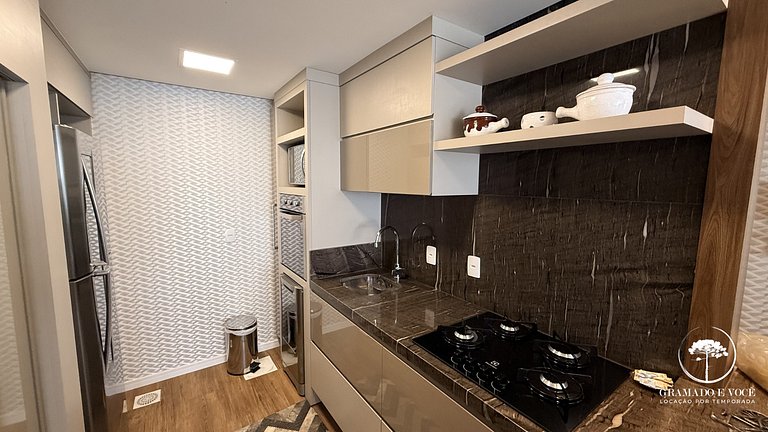 Fully equipped apartment near Hollywood Dream Car