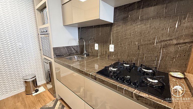 Fully equipped apartment near Hollywood Dream Car