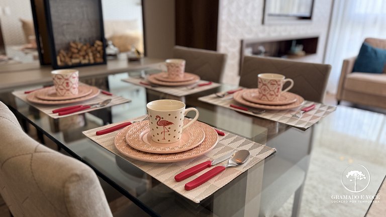 Fully equipped apartment near Hollywood Dream Car