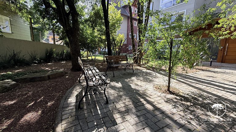 Fully equipped apartment near Hollywood Dream Car