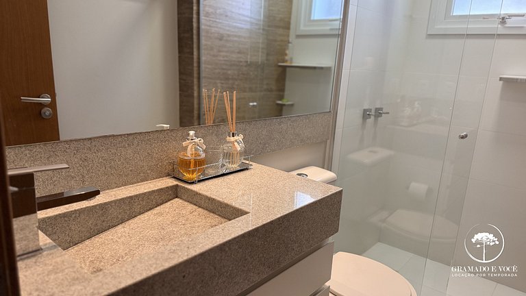 Fully equipped apartment near Hollywood Dream Car