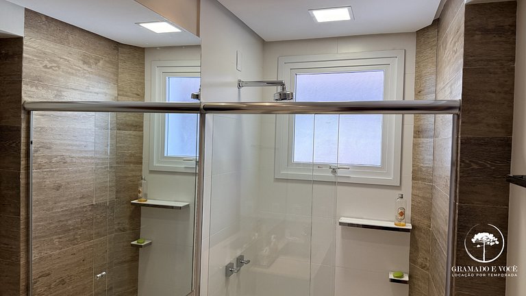 Fully equipped apartment near Hollywood Dream Car