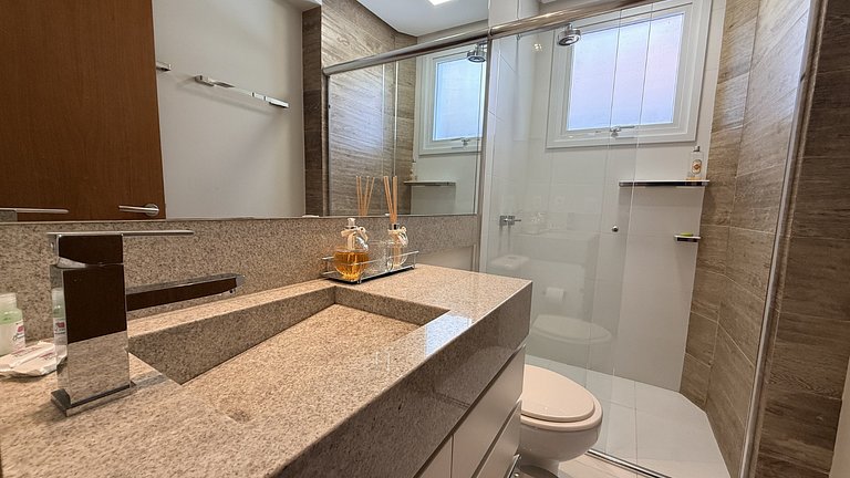 Fully equipped apartment near Hollywood Dream Car