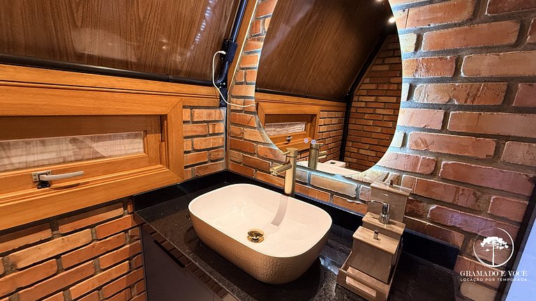 Romantic Cabin with Jacuzzi and Valley View in Gramado