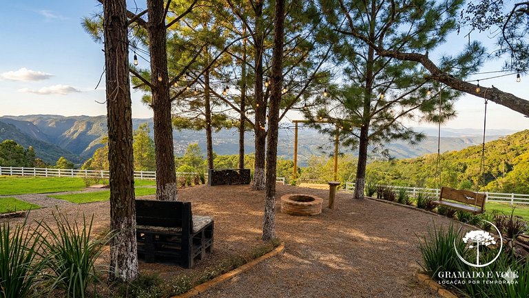 Cabaña romántica con jacuzzi y vista al valle en Gramado