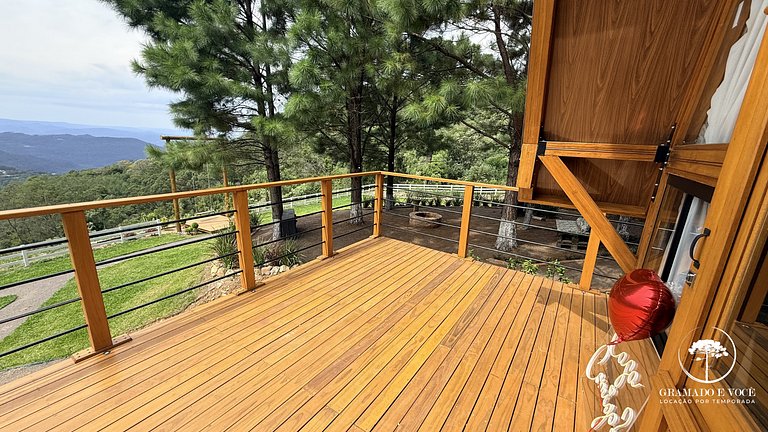 Romantic Cabin with Jacuzzi and Valley View in Gramado
