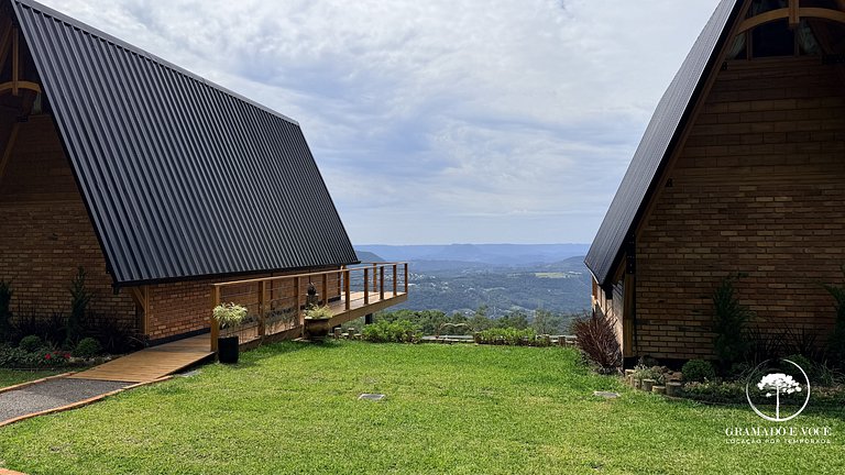 Romantic Cabin with Jacuzzi and Valley View in Gramado