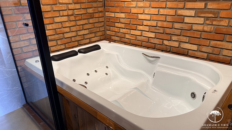 Cabin in Gramado with Jacuzzi and Valley View