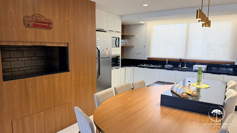 Luxury Apt with 5 Suites in Front of Rua Torta